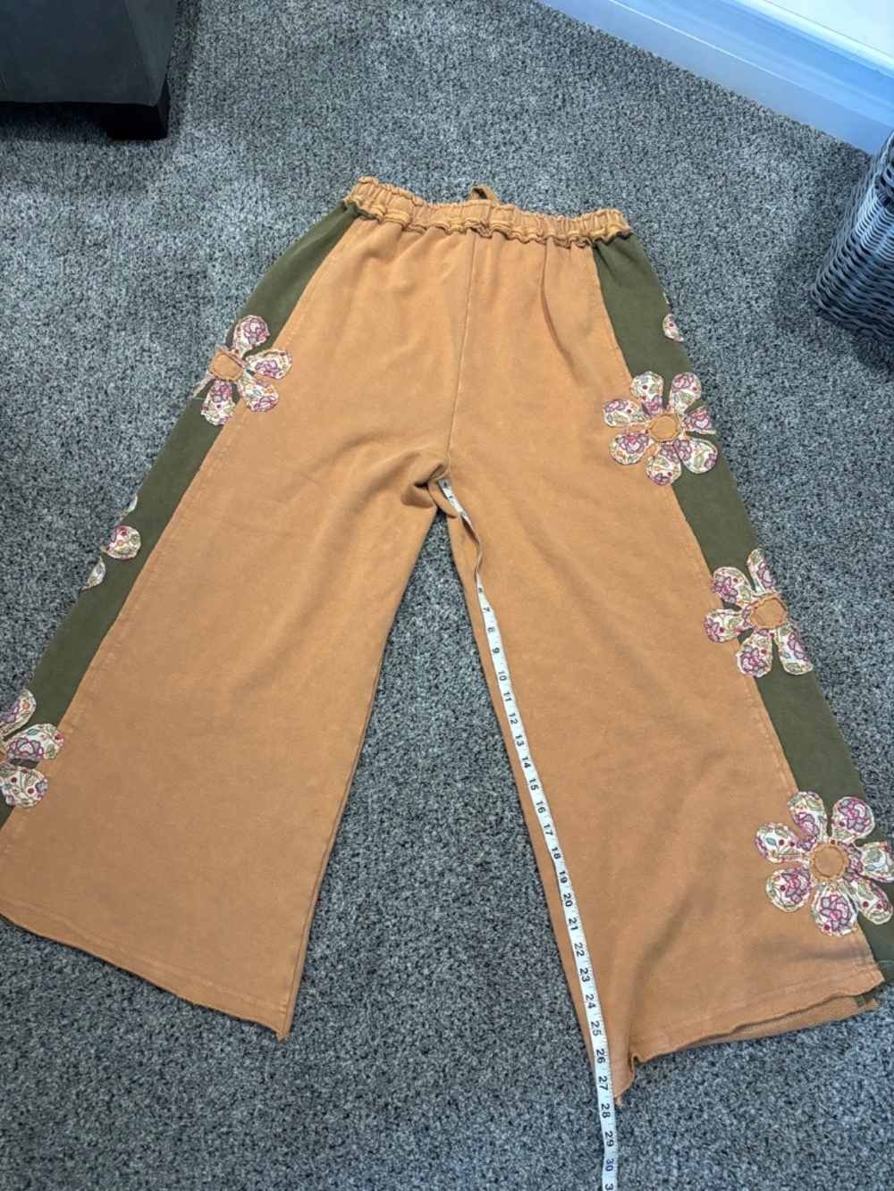 Bluevelvet medium rust floral sweatpants nwt - Picture 4 of 5